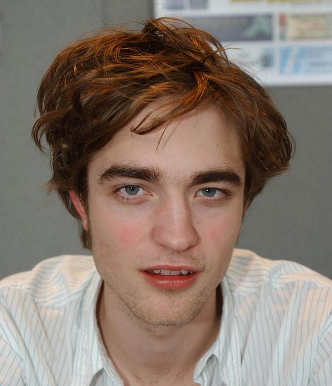 Robert Pattinson pictures with his strange haircut.JPG

