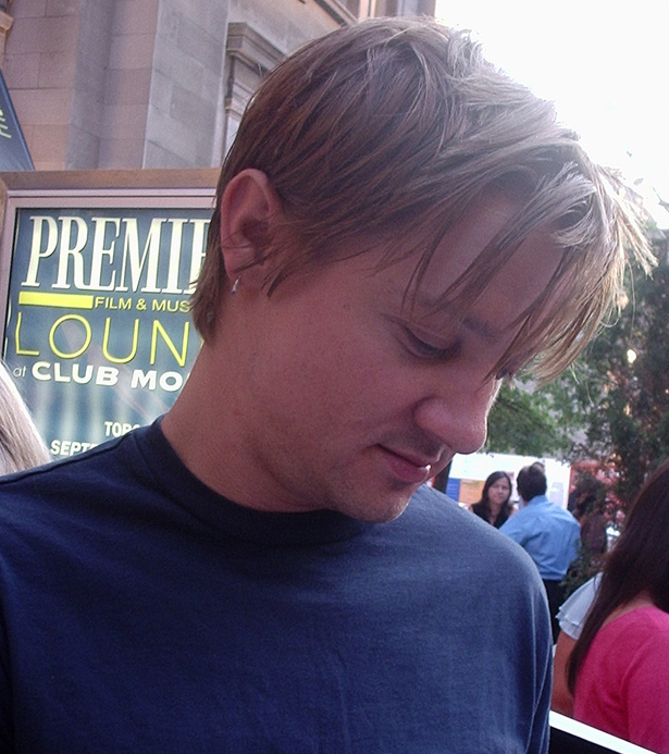 Jeremy Renner at Toronto Film Festival 2005 with his medium short haircut with long bang.PNG
