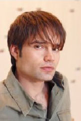 Man hair style for fall 2005 with bangs, brown
