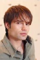 Man hair style for fall 2005 with bangs, brown