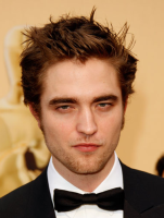 Robert Pattinson at 2009 Academy Awards.PNG