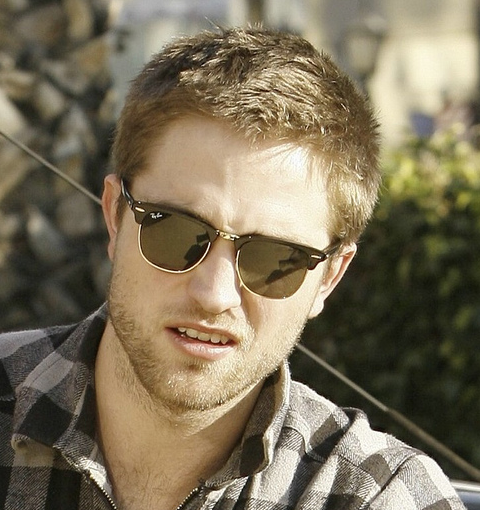 Robert Thomas Pattinson photo with his short haircut.PNG