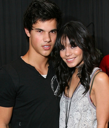 Taylor Lautner girlfriend maybe..PNG
