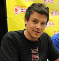 Cory Monteith with his wavy hairstyle.PNG