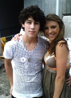 Nick Jonas girlfriend picture.PNG