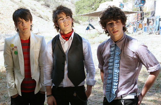 Jonas Brothers picture.PNG
