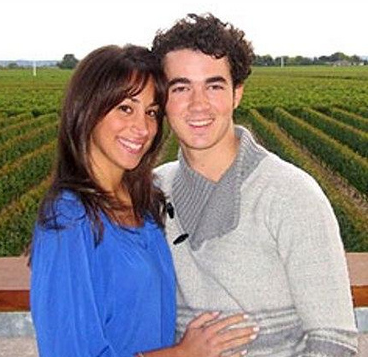 Kevin Jonas wife.PNG
