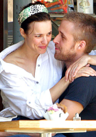 Ryan Gosling girlfriend pictures.PNG