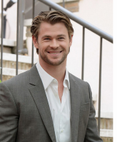 Chris Hemsworth picture with long hairstyle with long side bangs and waves.PNG