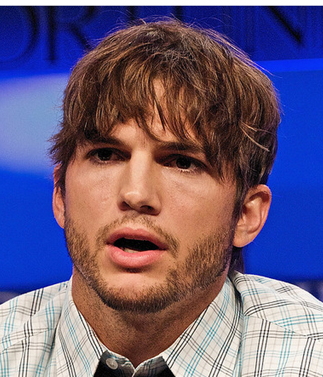 Ashton Kutcher pictures with his short layered haircut.PNG

