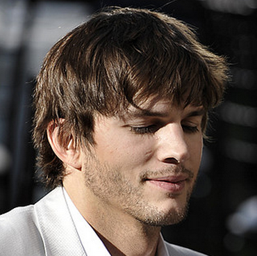 Ashton Kutcher post pictures.PNG