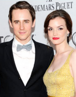 Reeve Carney girlfriend maybe.PNG
