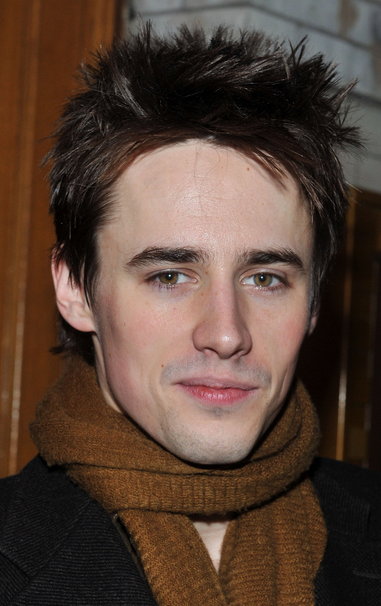Reeve Carney short hairstyle photo.PNG
