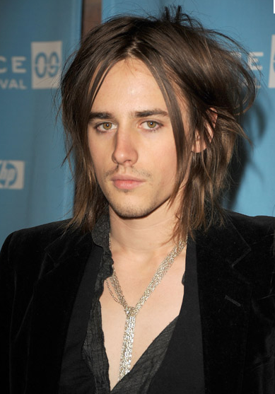 Reeve Carney with long hairstyle picture.PNG
