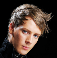 Men layered hairstyle with long swept bangs.PNG