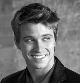 Garrett Hedlund with short hairstyle and long spiky bangs.PNG
