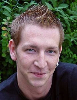 Men short spicky hair style