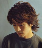 Asian Medium layered Hair Style with wavy bangs, brunette