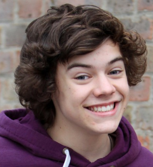Curly teen boys hairstyle with side bangs.PNG
